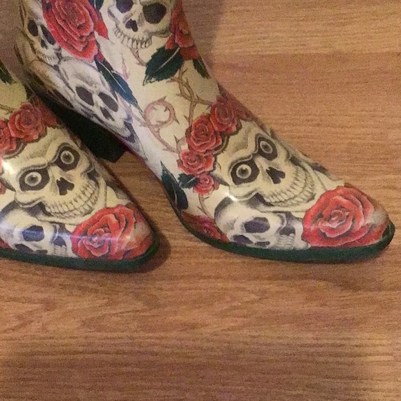 Super hip/goth Sculls and Roses. - Picture 5 of 5